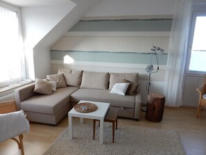 Fernseher, Bücher, Stereoanlage