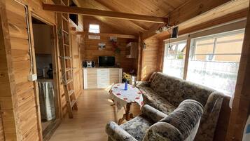 Fernseher, Bücher, Stereoanlage