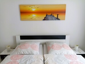 2 bedrooms, iron/ironing board, travel cot, free WiFi