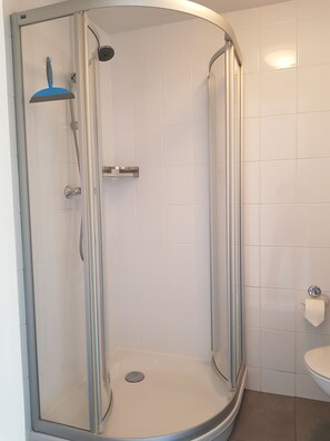 Shower, towels