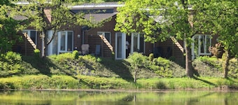 Comfortably furnished apartments, barrier-free with a large terrace on the lake