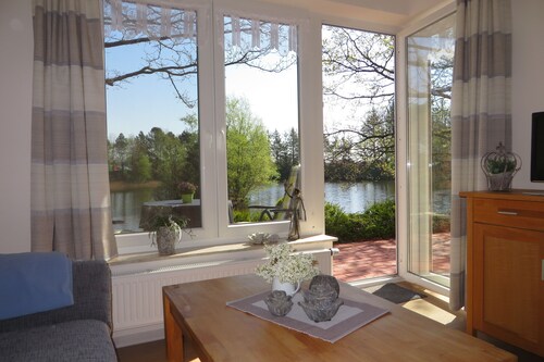 Comfortably furnished apartments, barrier-free with a large terrace on the lake