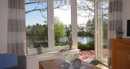 Comfortably furnished apartments, barrier-free with a large terrace on the lake