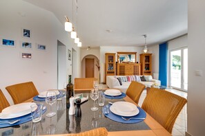 Dining - Private villa: 4 bedrooms, private pool (8x4m), 100m walk to the beach, sea view (Sibenik)