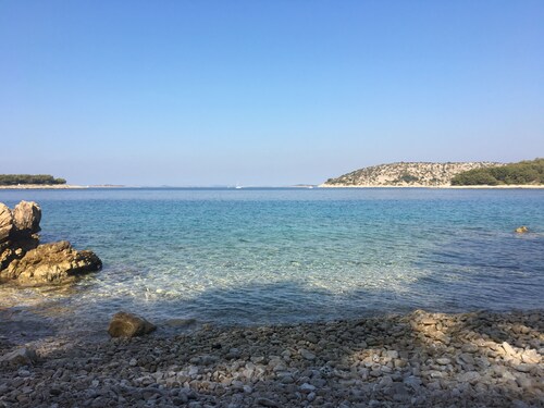 Private villa: 4 bedrooms, private pool (8x4m), 100m walk to the beach, sea view