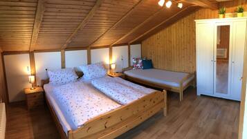 2 Schlafzimmer, Reisekinderbett, kostenloses WLAN, Bettwäsche