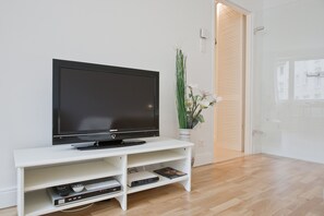 Interior - Modern, quiet apartment, only 10 minutes to downtown, wifi (Wien)