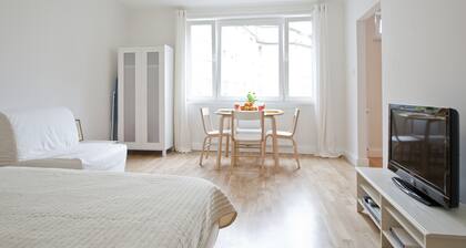Moderne, ruhige Wohnung, nur 10 Minuten zur Innenstadt, wifi