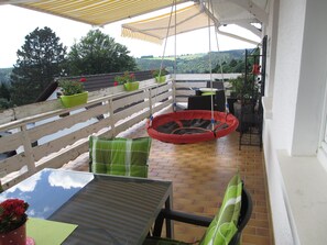 تناول الطعام بالخارج