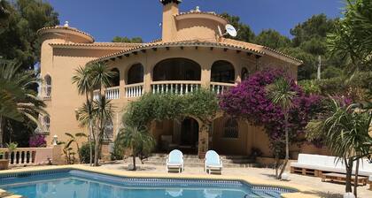 Beautiful detached villa with pool on the Montgo
