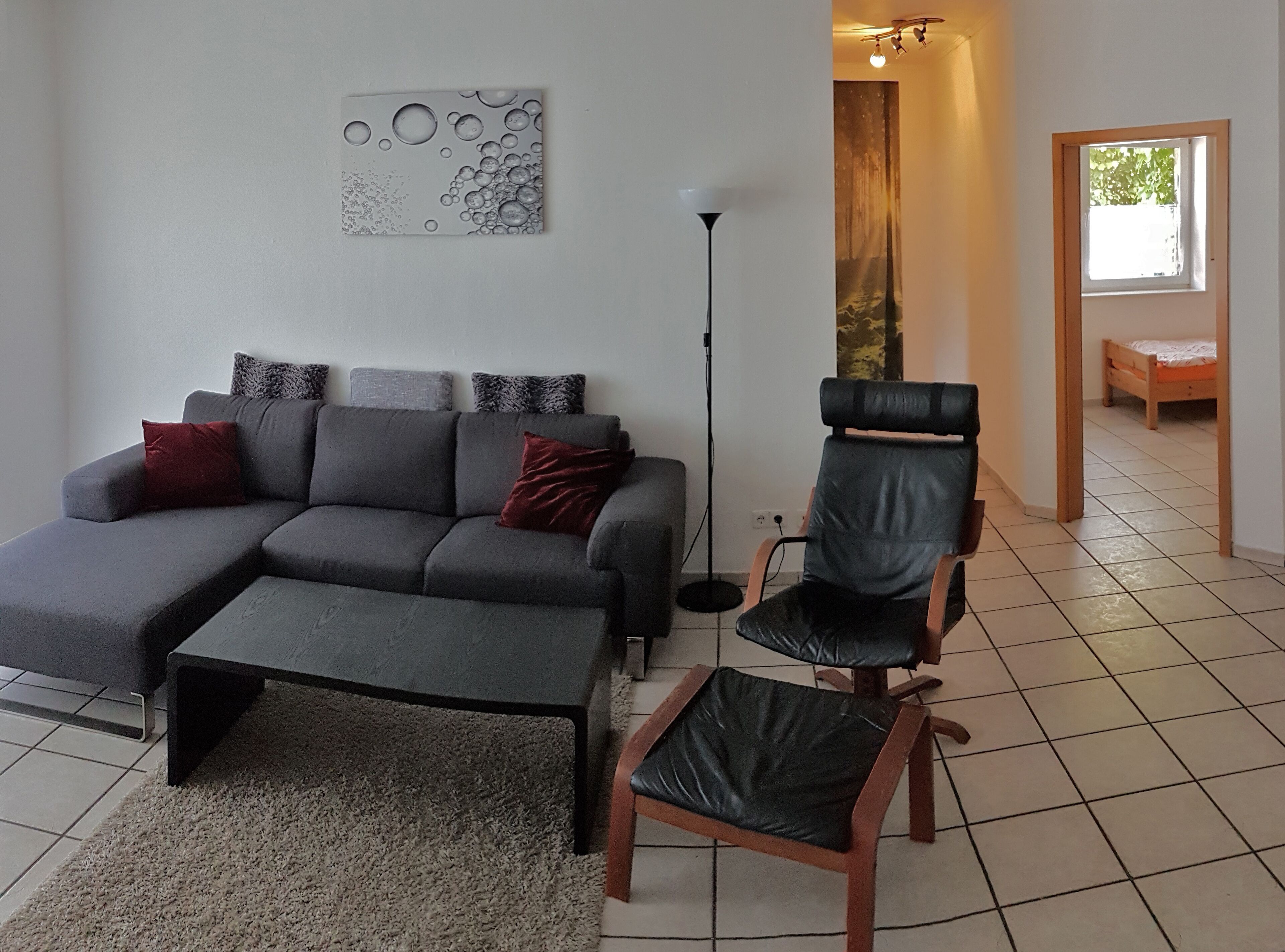 Modern apartment with schnem Fi, underfloor heating and a balcony on the edge