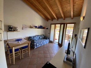 Geladeira, micro-ondas, cooktop, lava-louças