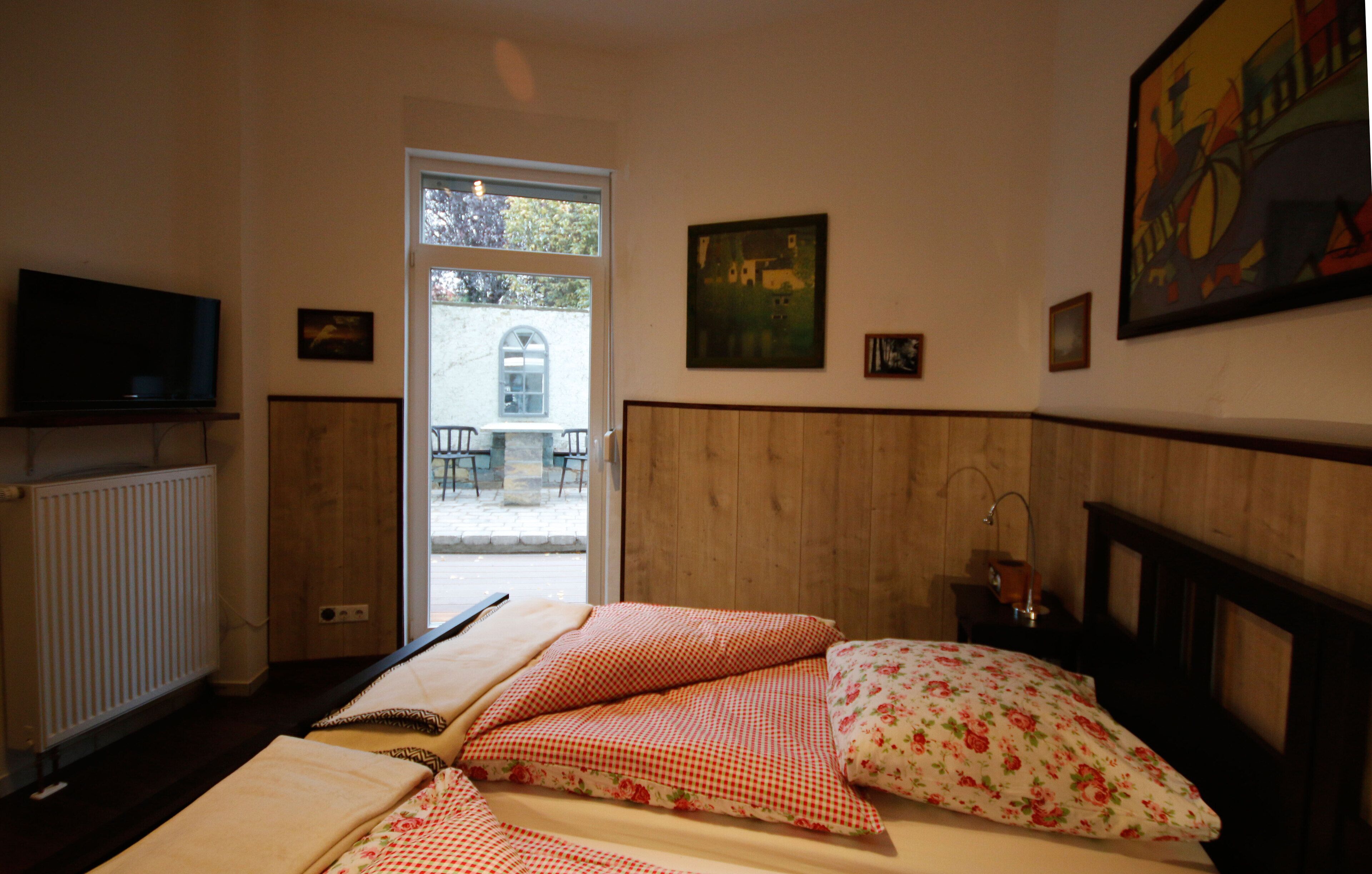 1 室のベッドルーム、デスク、WiFi、ベッドシーツ