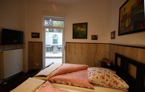 1 bedroom, desk, WiFi, bed sheets