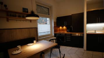 Kühlschrank, Ofen, Herdplatte, Geschirrspüler