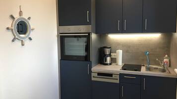 Fridge, oven, dishwasher, coffee/tea maker