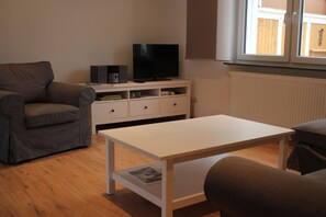 TV, DVD player, books, stereo