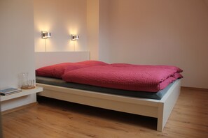 3 bedrooms, travel crib, free WiFi, bed sheets