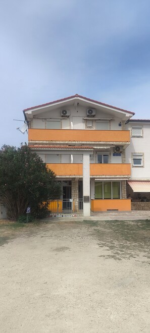 Esterni