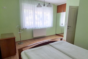 1 bedroom, in-room safe, desk, iron/ironing board - New, modern apartments, bright, friendly and clean! Many regular guests.  (Hévíz)