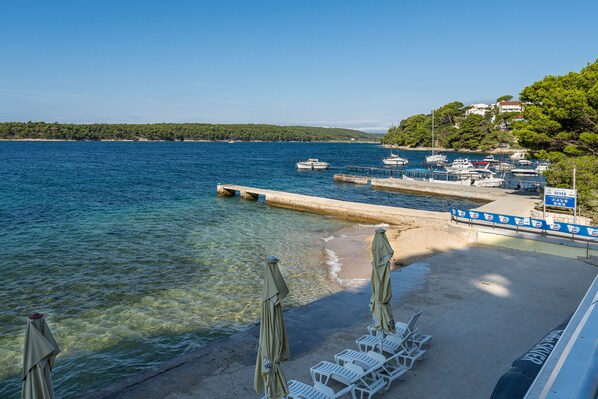 Beach nearby - BEAUTIFUL HOUSE IN THE GREEN WITH OUTDOOR POOL & BARBECUE (RAB)