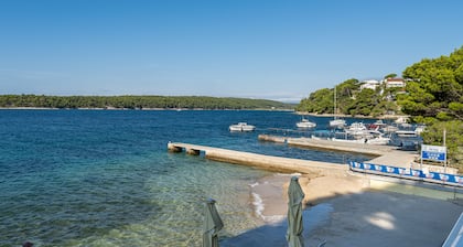 SCHOENES HAUS IM GRUENEN MIT AUSSERPOOL U. GRILLPLATZ
