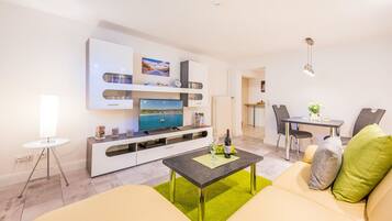 Smart-tv, dvd-afspiller, bøger, videobibliotek