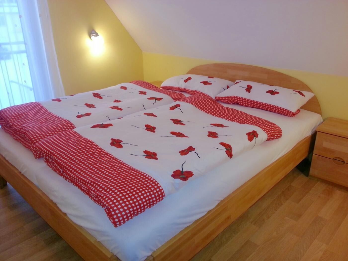 3 bedrooms, travel cot, free WiFi, bed sheets