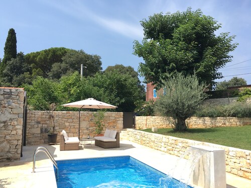 Beautiful Istrian natural stone villa 1891 quiet location, garden,pool,WiFi,10 min beach