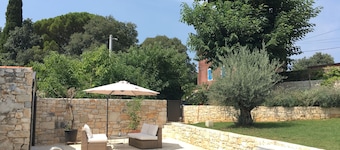 Bella villa in pietra d'Istria 1891 con giardino, piscina, WiFi gratuito 2-8 pers