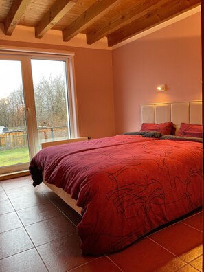 4 bedrooms, iron/ironing board, travel cot, free WiFi