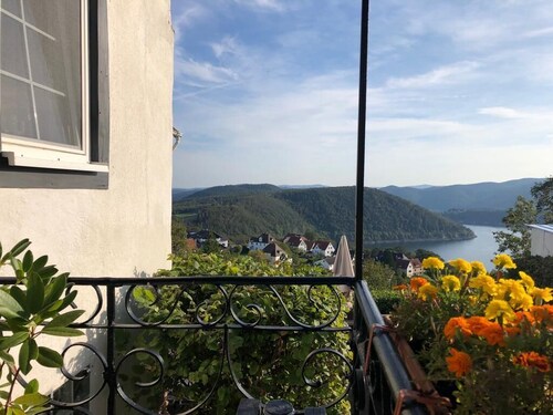 Nice apartment with beautiful lake view and large garden