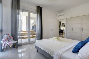 5 chambres, coffres-forts dans les chambres, fer et planche à repasser