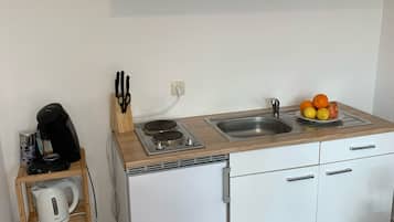 冰箱、炉灶、茶具/咖啡用具、电热水壶