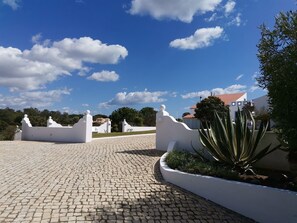 Property grounds - CASA GALERIA, fantastic vacation home in a nature reserve near the beach with pool (Lagoa)