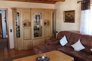 Smart-TV, Kamin, Videospielkonsole, DVD-Player