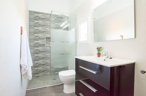 Shower, towels
