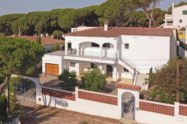 Exterior - Villa Sonni - Three Bedroom Villa, Sleeps 6 (L'Escala)