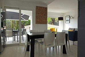 Dining - Villa Sonni - Three Bedroom Villa, Sleeps 6 (L'Escala)