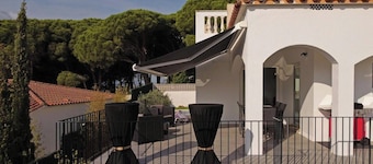 Villa Sonni - Three Bedroom Villa, Sleeps 6