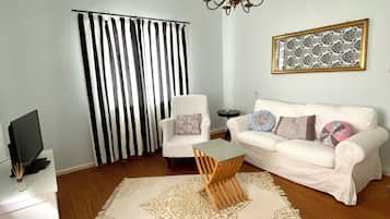 Fernseher, Bücher, Stereoanlage