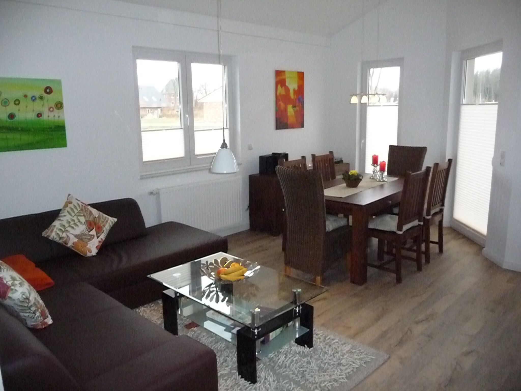 智能電視、DVD 播放機、書籍、音樂庫