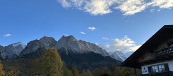 Modern vacation apartment with Zugspitze view