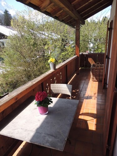 Modern vacation apartment with Zugspitze view