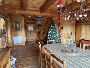 Dining - CHALET EN RONDIN - LES ANGLES - 4 ETOILES - LAKE VIEW - NEAR SLOPES - 9 pers (Les Angles)
