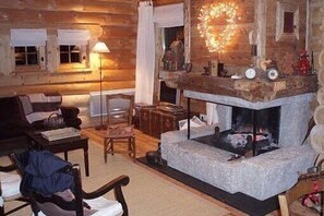 TV, fireplace, DVD player, books
