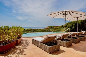 Outdoor pool, a heated pool - Beautiful exclusive villa with heatable pool and jacuzzi directly at the sea. (Carvoeiro)