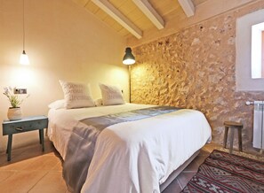 1 dormitorio, cuna de viaje, ropa de cama