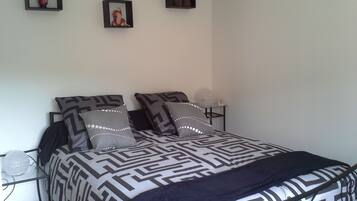 1 chambre, bureau, fer et planche à repasser, Wi-Fi gratuit