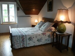 2 Schlafzimmer, Schreibtisch, Bügeleisen/Bügelbrett, kostenloses WLAN